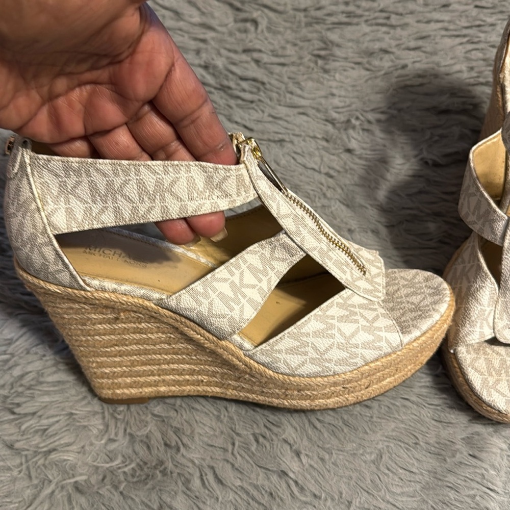 MICHAEL MICHAEL KORS Beige 1" Platform Maggie Wedge Espadrille Shoes - Size 8